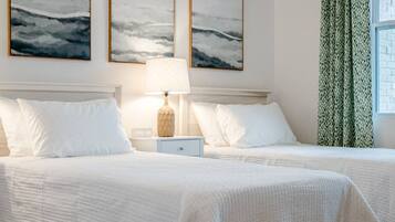 3 makuuhuonetta, työpöytä, silitysrauta/-lauta, ilmainen Wi-Fi