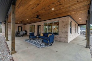 Terrace/patio - Hot Springs Village Escape - 3Bed Golf Course Home (Hot Springs Village)