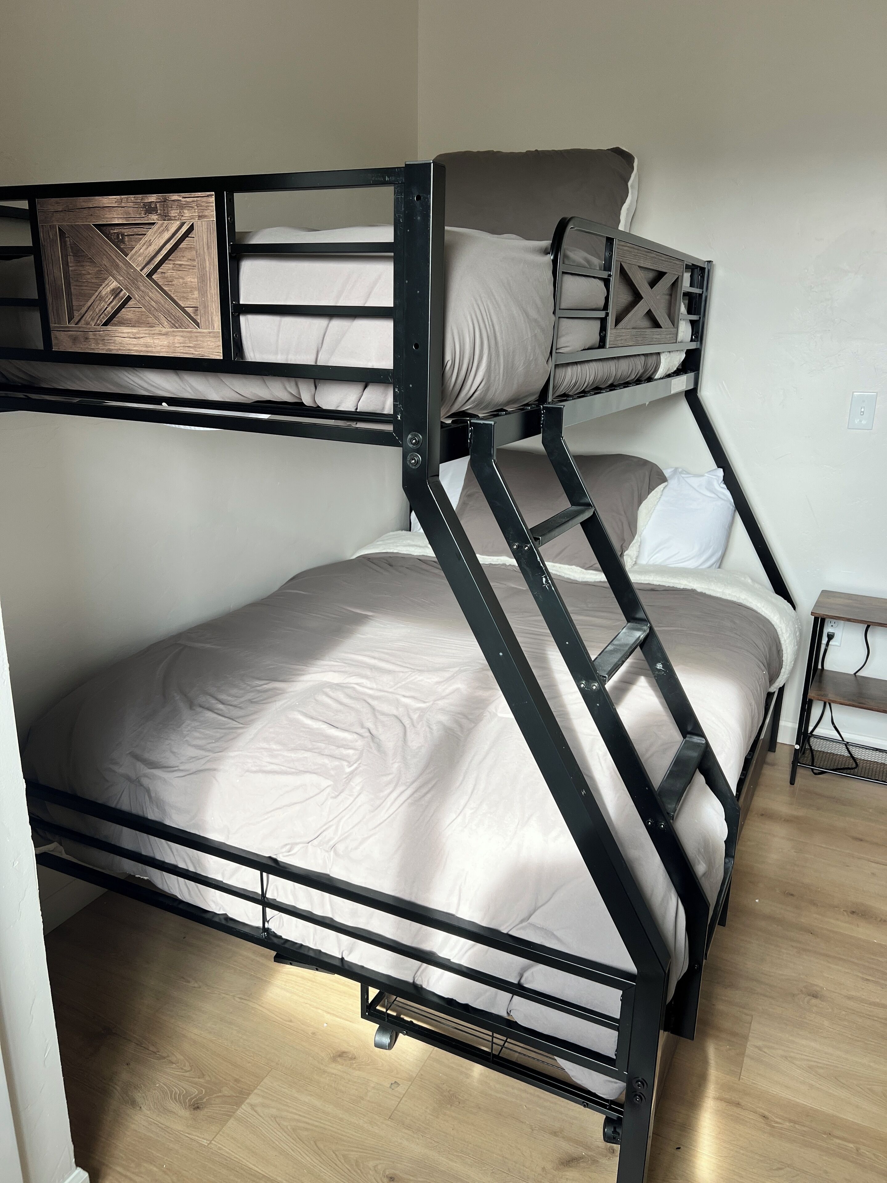 2 多间卧室、办公桌、熨斗/熨衣板、免费 WiFi