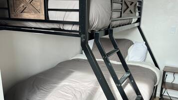 2 Schlafzimmer, Schreibtisch, Bügeleisen/Bügelbrett, kostenloses WLAN