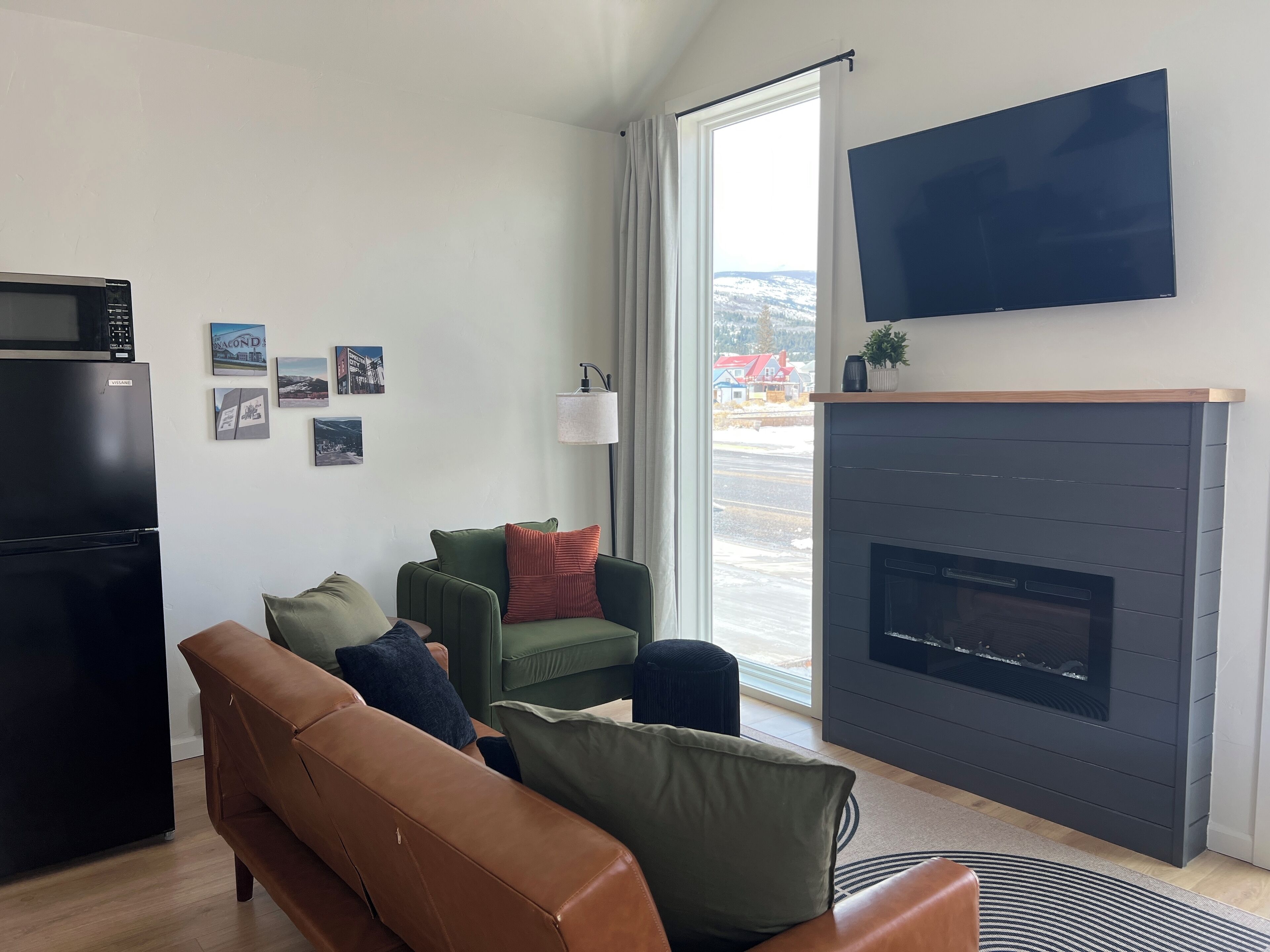 Smart-TV, peis og bøker