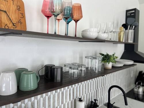 Stylish/Cozy Penn St. Midcentury Retreat - Wifi/AC