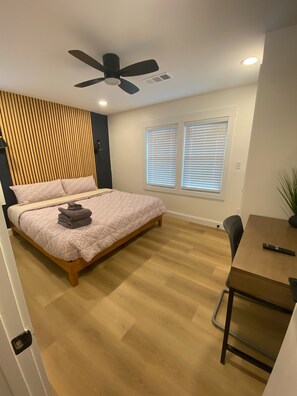 4 chambres, bureau, espace de travail pour ordinateur portable