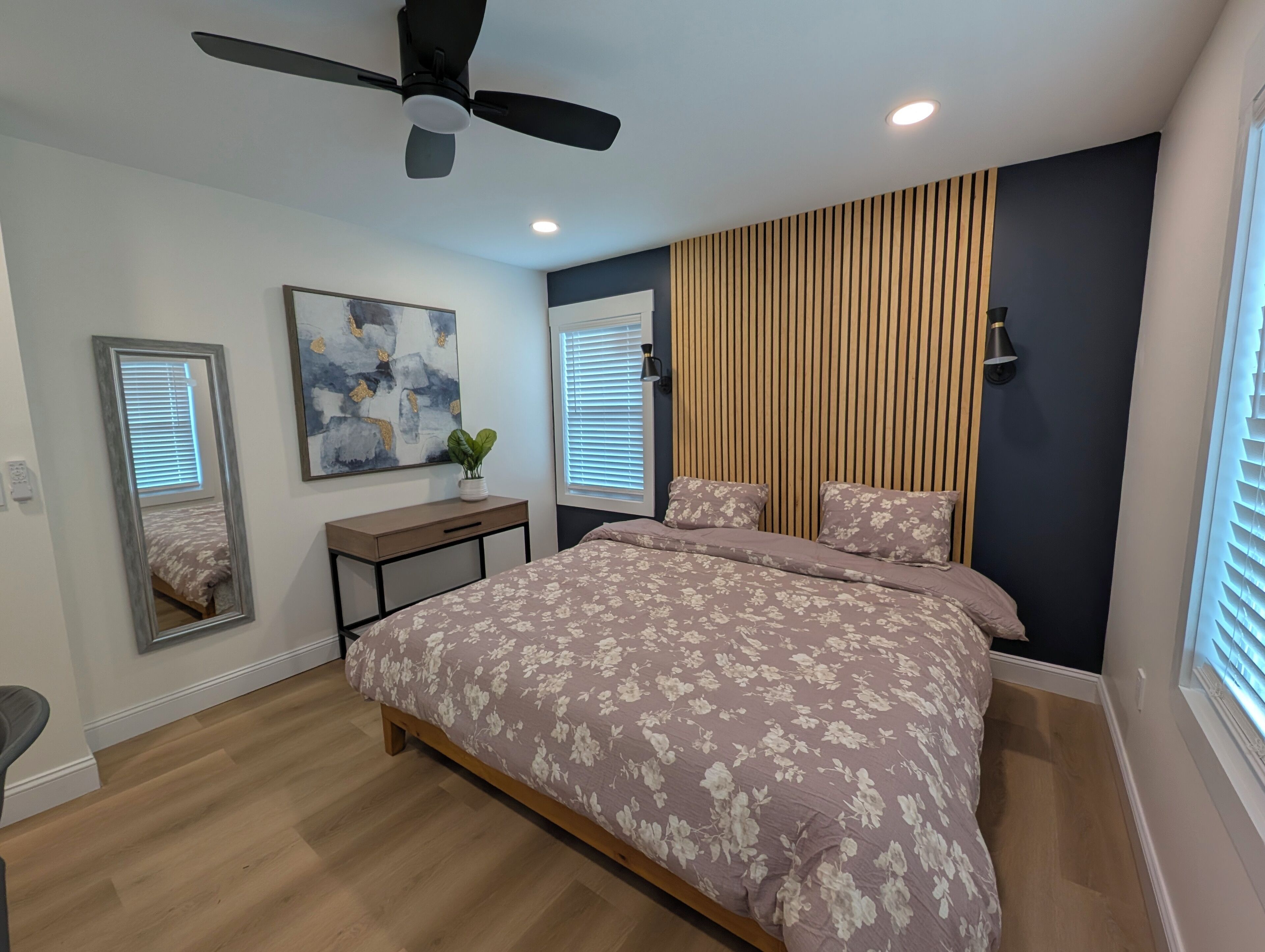 4 bedrooms, desk, laptop workspace, iron/ironing board