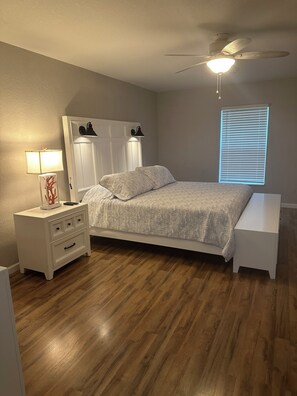 3 bedrooms, iron/ironing board, WiFi, bed sheets - Tranquil private pool home close to beaches, fishing, golfing, and great dining. (Port Charlotte)