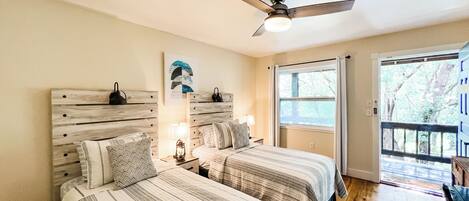 1 slaapkamer, een strijkplank/strijkijzer, wifi, beddengoed