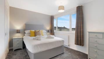3 bedrooms, internet, bed sheets