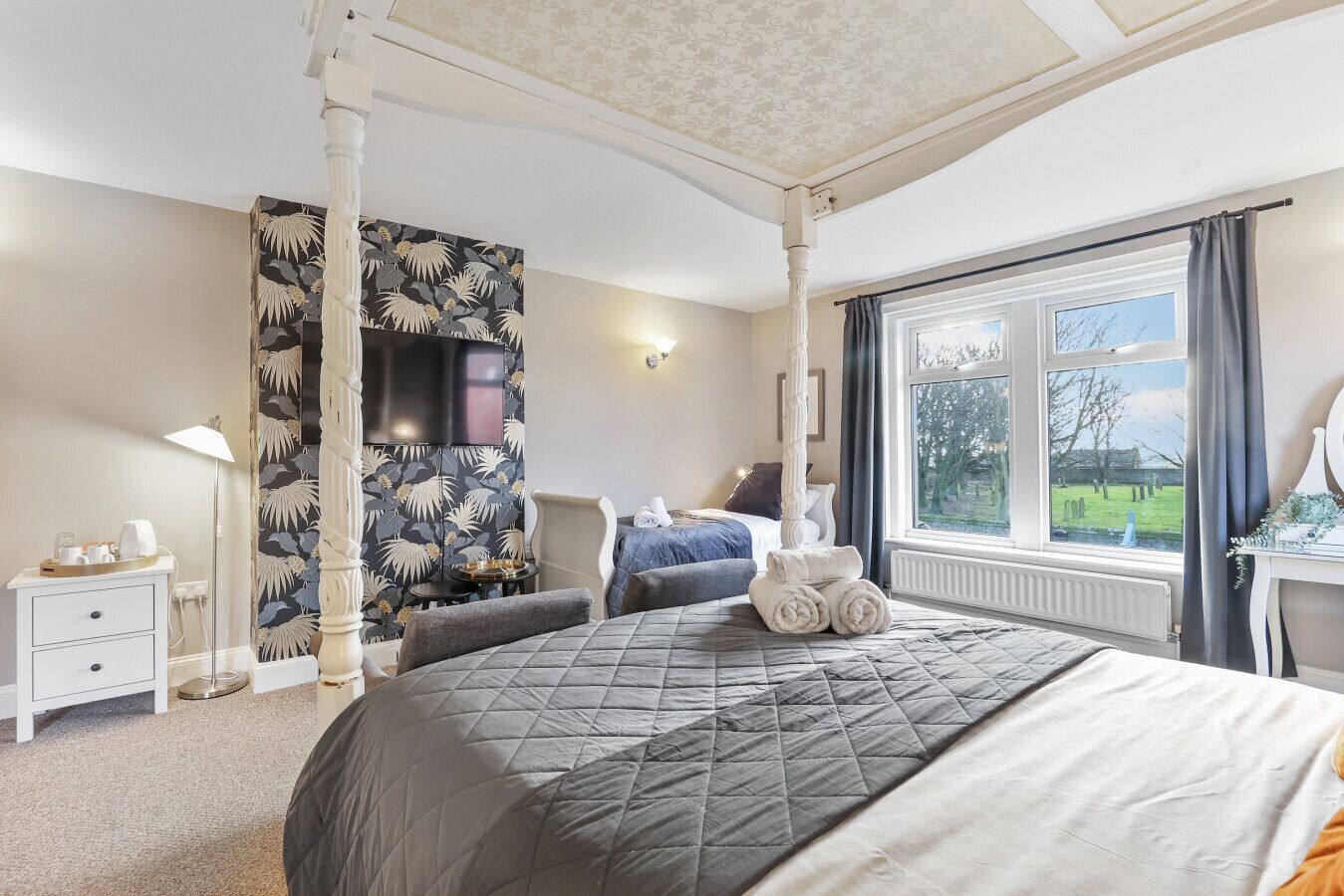 7 camere, una scrivania, ferro/asse da stiro, culla da viaggio