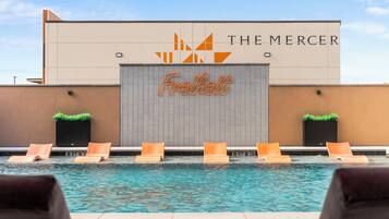 Outdoor pool, open 8:00 AM to 10:00 PM, pool umbrellas, sun loungers