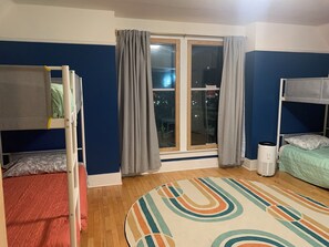 4 bedrooms, desk, free WiFi, bed sheets