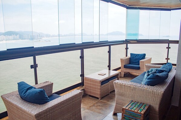Interior - Asturias Beach Apartment with Sea View (Jardim Asturias Guarujá)