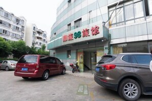 Free self parking - Chaolv 98 Hostel (Shanghai University) (Shanghai)