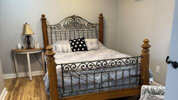 1 bedroom, WiFi, bed sheets