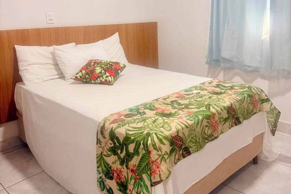 Superior Room | Desk, laptop workspace, bed sheets