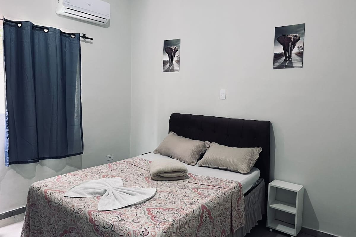 Desk, laptop workspace, free WiFi