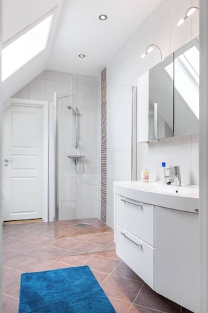 Apartment, 2 Schlafzimmer | Badezimmer | Toilettenpapier