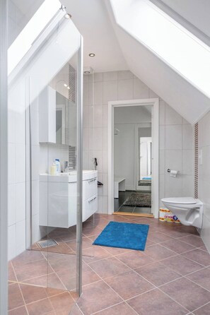 Apartamento, 2 habitaciones | Baño | Papel higiénico
