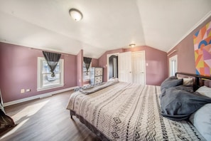 5 bedrooms, iron/ironing board, WiFi, bed sheets - 5BedR, Sleeps 16, Big Yard, Game Room, Pet OK, CVNP (Cuyahoga Falls)