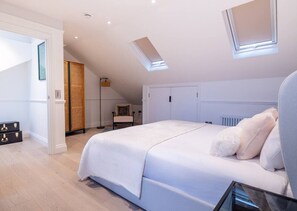 3 Schlafzimmer, Schreibtisch, Bügeleisen/Bügelbrett, Reisekinderbett