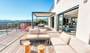 تناول الطعام بالخارج