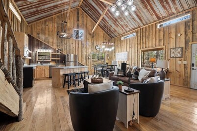 Hidden Oaks Elite Cabin # 4