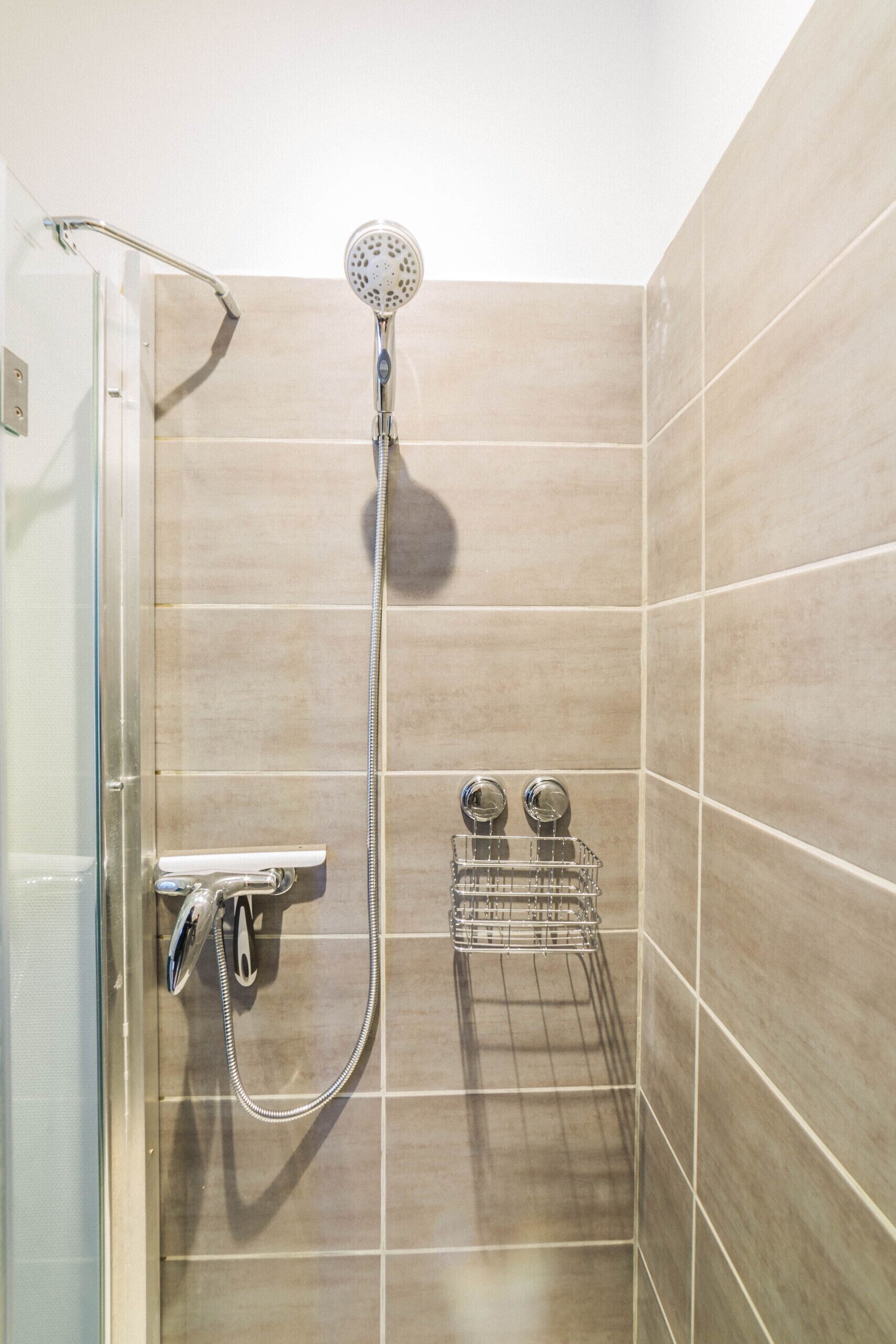 Douche, serviettes fournies