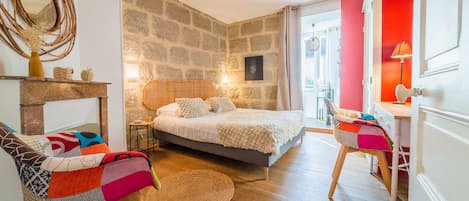1 habitación, tabla de planchar con plancha, wifi gratis y ropa de cama