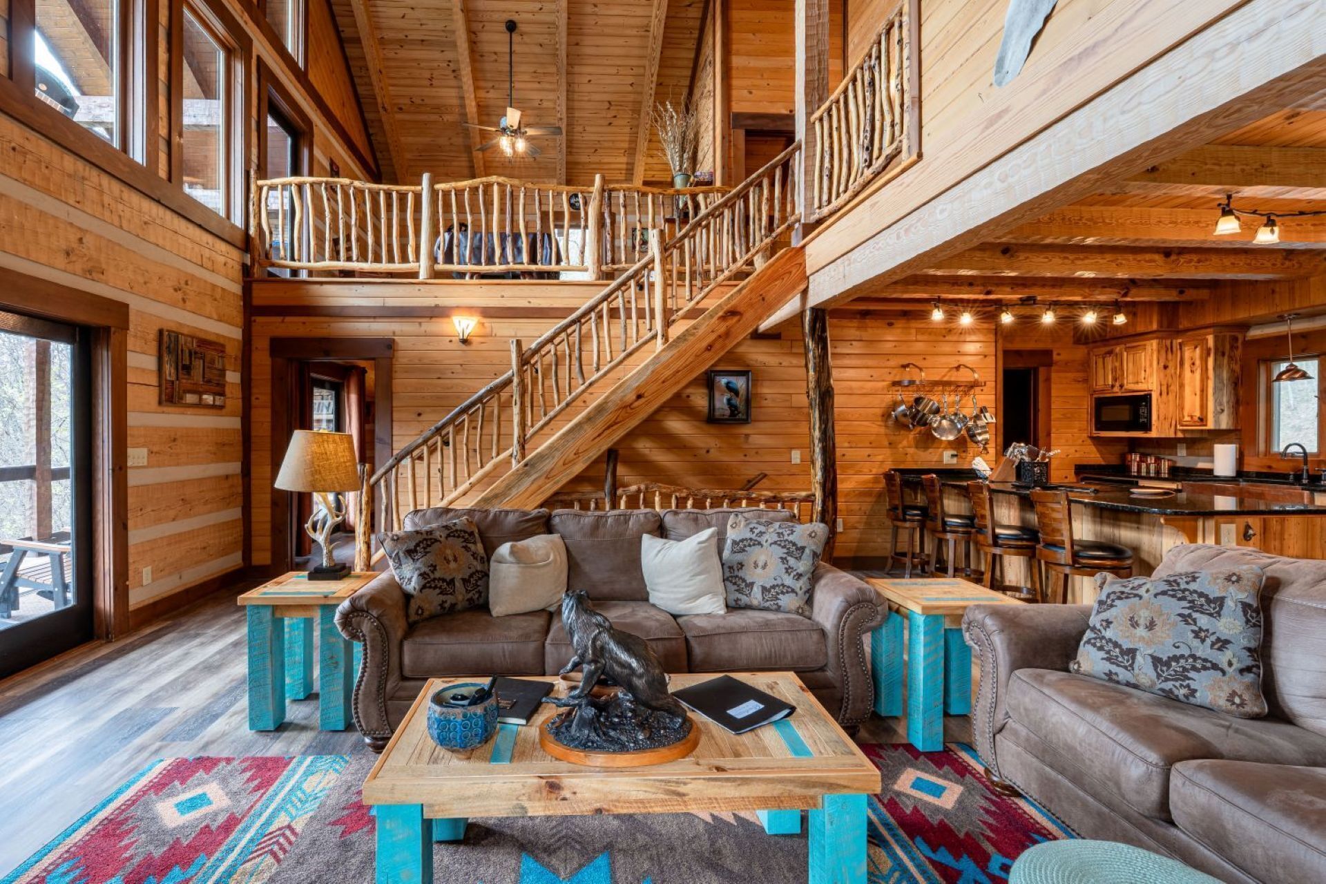 Fernseher, Kamin, DVD-Player, Bücher