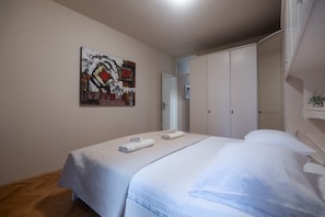 1 bedroom, iron/ironing board, free WiFi, bed sheets