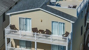Exterior - Ocean City Walk to Shore- 4 Bedrooms with Rooftop Deck & Porch (Ocean City)