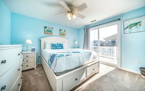 4 bedrooms, iron/ironing board, free WiFi, bed sheets - Ocean City Walk to Shore- 4 Bedrooms with Rooftop Deck & Porch (Ocean City)