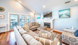 Smart TV, fireplace, books - Ocean City Walk to Shore- 4 Bedrooms with Rooftop Deck & Porch (Ocean City)