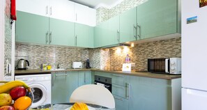 Frigorifero, microonde, forno, macchina per tè/caffè