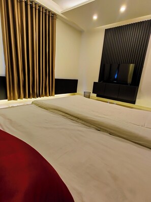 1 bedroom, desk, free WiFi, bed sheets