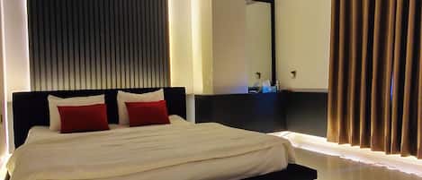 1 bedroom, desk, free WiFi, bed sheets