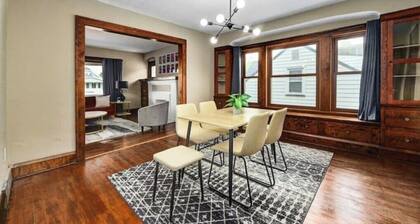 Bohemian Rock n' Roll Retreat ~ 15 mins to Downtown ~ 8 mins to Cleveland Clinic
