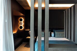 Deluxe-Suite, Mehrere Betten, Stadtblick, Turm | 1 Schlafzimmer, hochwertige Bettwaren, kostenlose Minibar, Zimmersafe