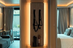 Deluxe Suite, 1 King Bed with Sofa bed, Courtyard View, Ground Floor | 1 bedroom, premium bedding, free minibar, in-room safe - Eh Boutique Experience (El Calafate)