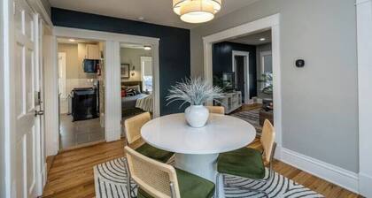 Larchmere Classic Retreat ~ 8 mins to Cleveland Clinic ~ 5 mins to Case Western