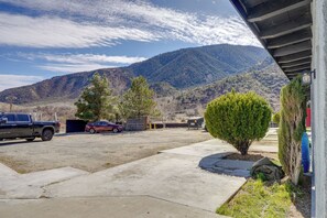 Property grounds - 6 Mi to Hiking: Apartment in Frazier Park (Frazier Park)