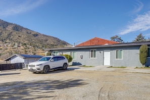 Exterior - 6 Mi to Frazier Mountain: Cozy Studio Retreat (Frazier Park)