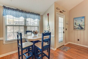 Dining - Walk to Beaches: Resort Getaway Near Pier Park! (Panama City Beach)