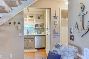 Interior - Walk to Beaches: Resort Getaway Near Pier Park! (Panama City Beach)