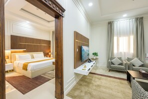 1 bedroom, Egyptian cotton sheets, premium bedding, memory-foam beds