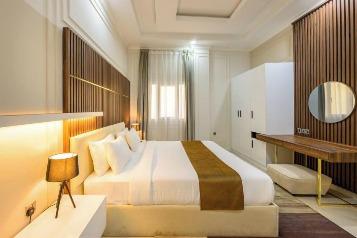 1 bedroom, Frette Italian sheets, premium bedding, memory foam beds