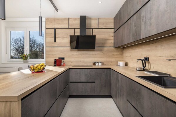 Fridge, microwave, oven, dishwasher