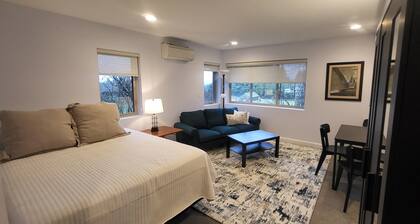 Room with private entrance, WiFi and AC in lovely Bellingham