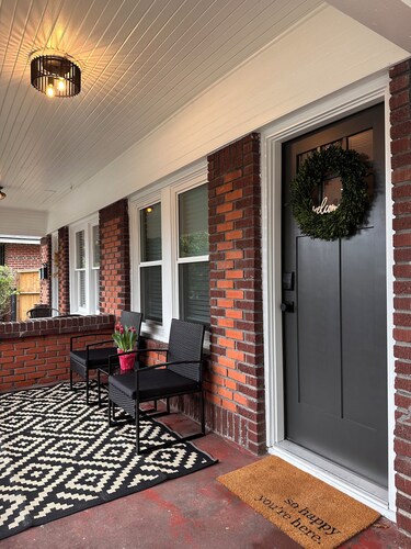 Heights Haven - A Charming bungalow in the fabulous Houston Heights neighborhood