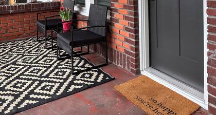 Heights Haven - A Charming bungalow in the fabulous Houston Heights neighborhood