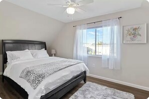 3 bedrooms, iron/ironing board, free WiFi, bed sheets - Eastside Cozy Getaway in East Rochester (East Rochester)